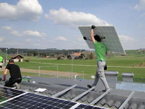 Solaranlage OSZ - Montage der Panelen begonnen